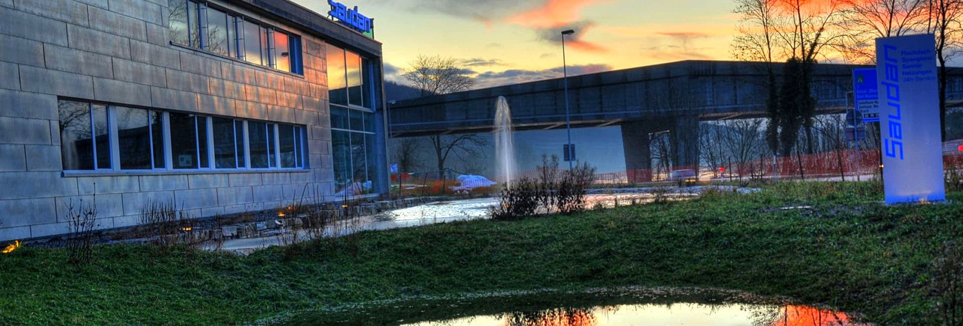 Saudan Areal mit Brunnen
